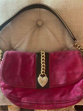 Vintage Y2K Juicy Couture
Fuchsia Suede Bag Gold Chain
Strap Rhinestone Heart
